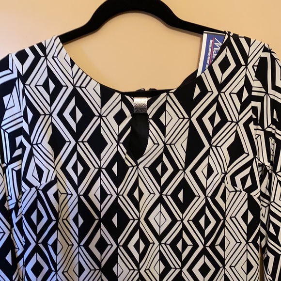 Kenar Dress Women size 6. Black and White design. Zipper back 3/4 sleeves - Picture 2 of 12